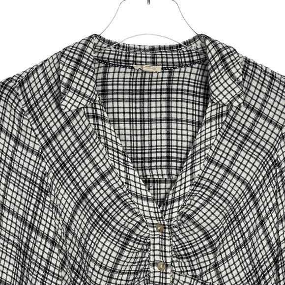 Anthropologie Pilcro The Keaton Ruched Collared Blouse Top Black White Size XS - Picture 3 of 8